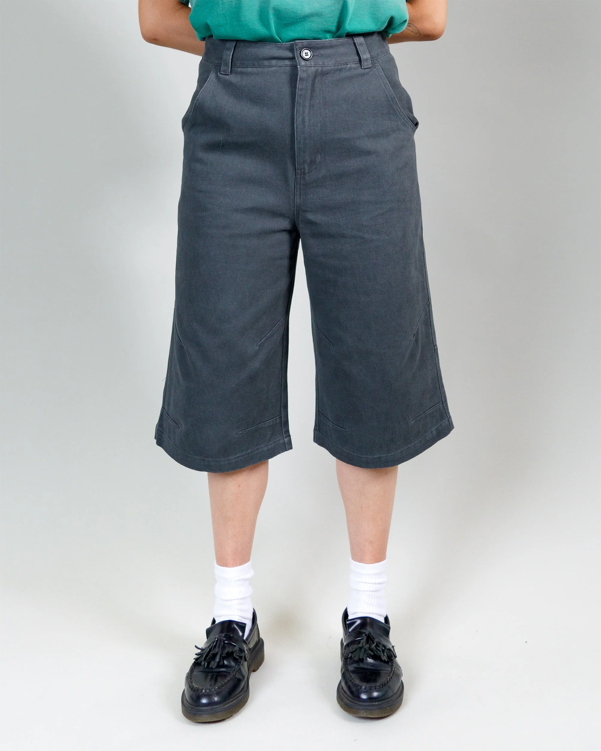 Darted Knee Long Short - Image 3