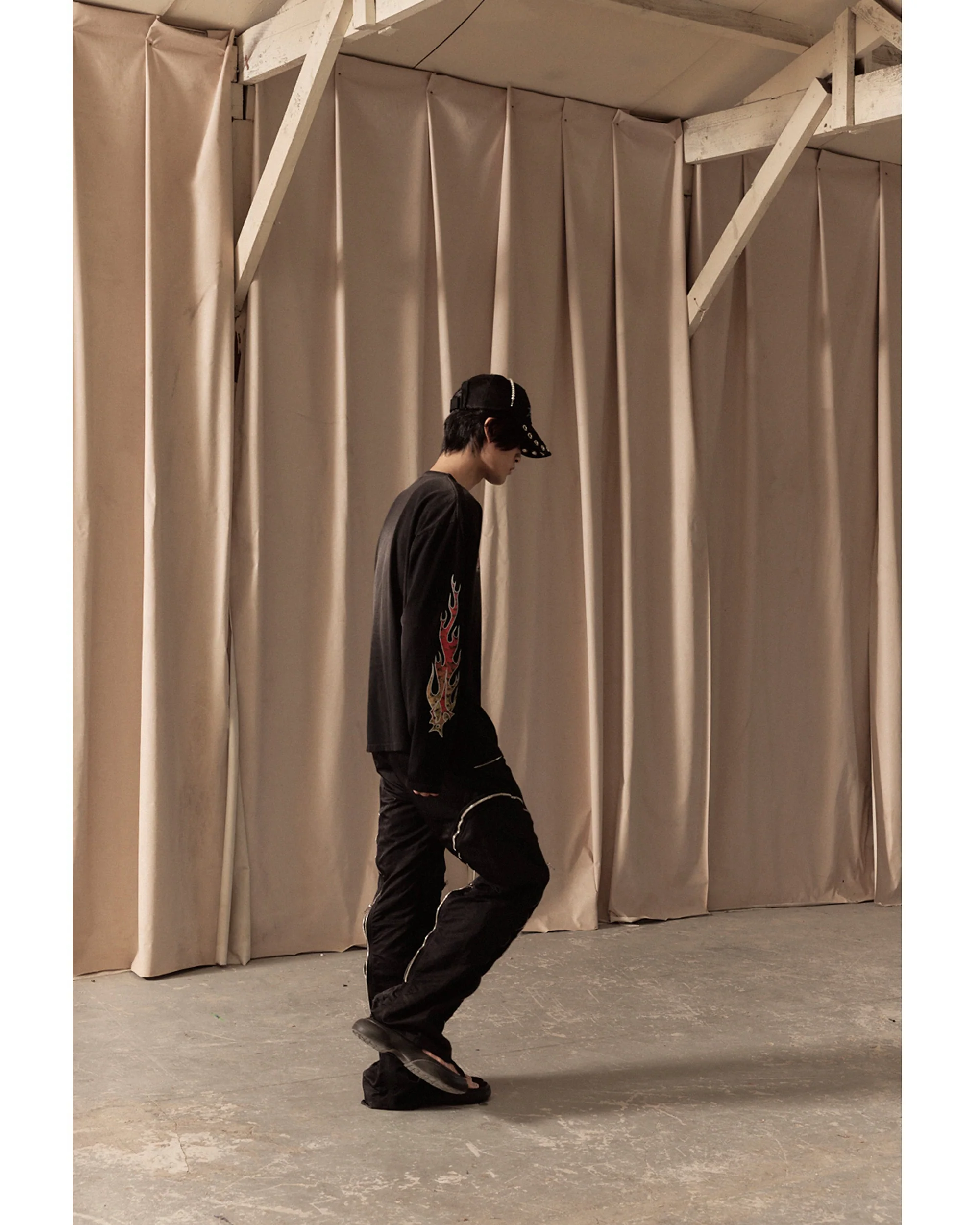 FLAME LONG SLEEVE TEE / BLACK - Image 9