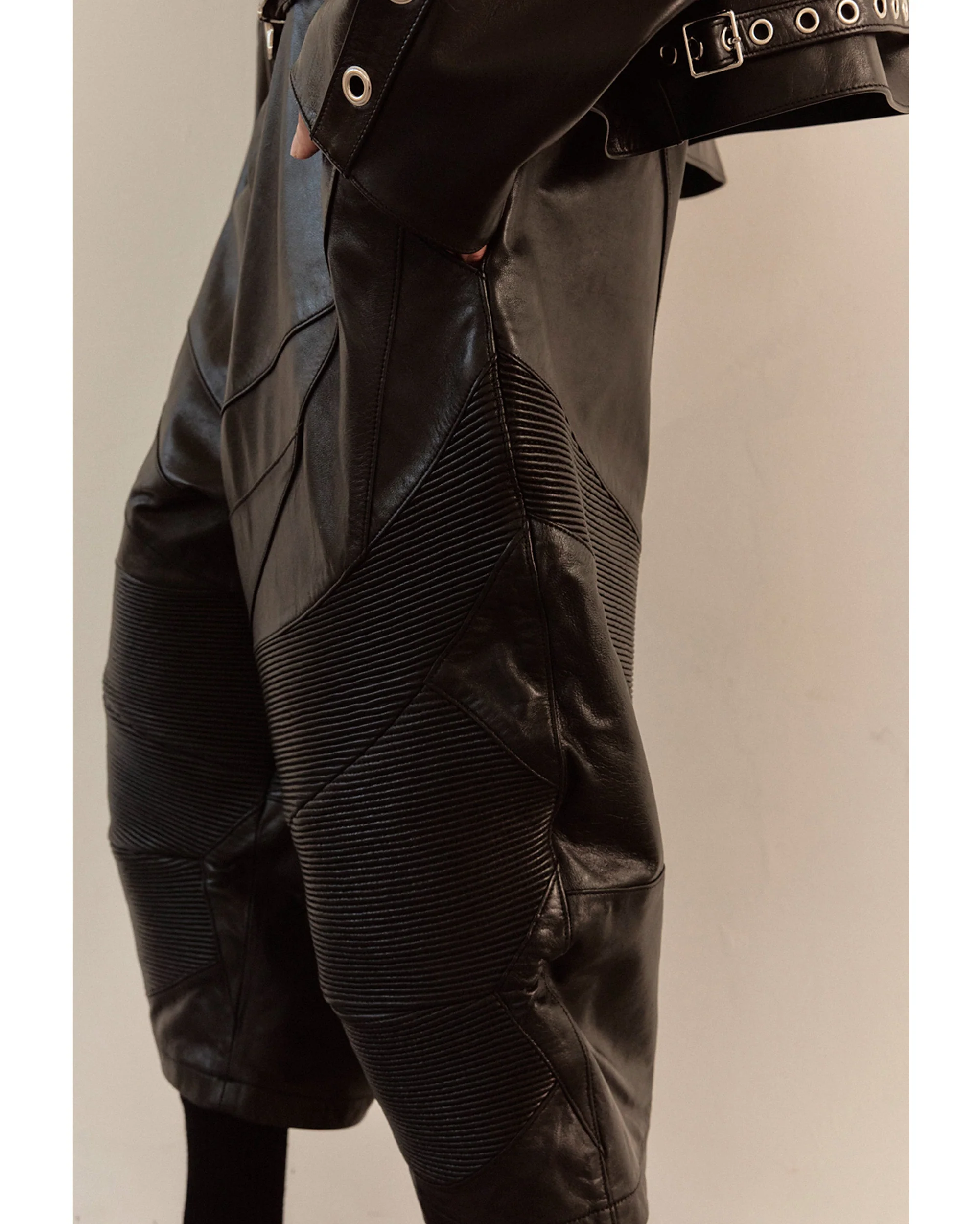 LEATHER BIKER HALF PANTS / BLACK - Image 8