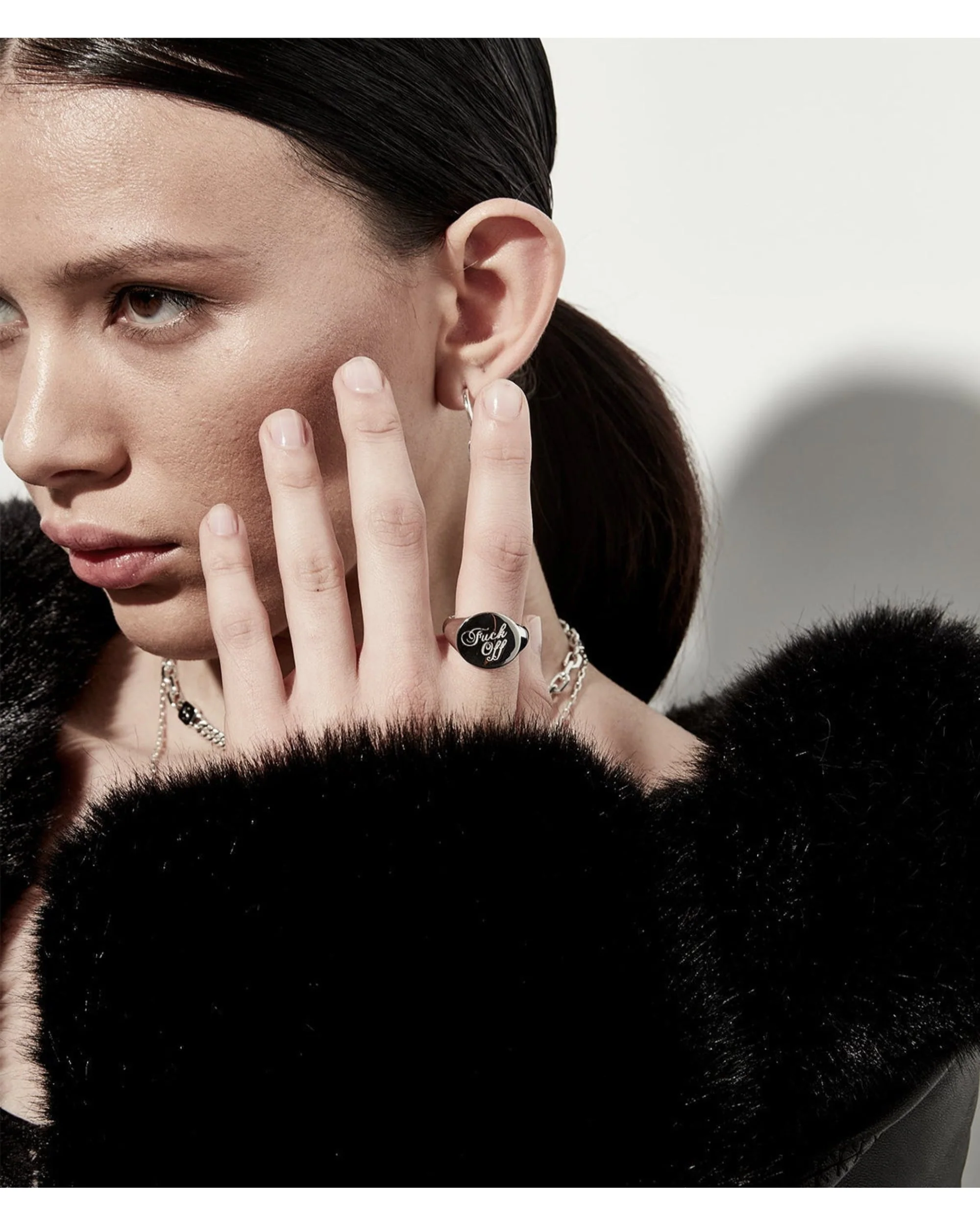 WARM WELCOME SIGNET RING - Image 2